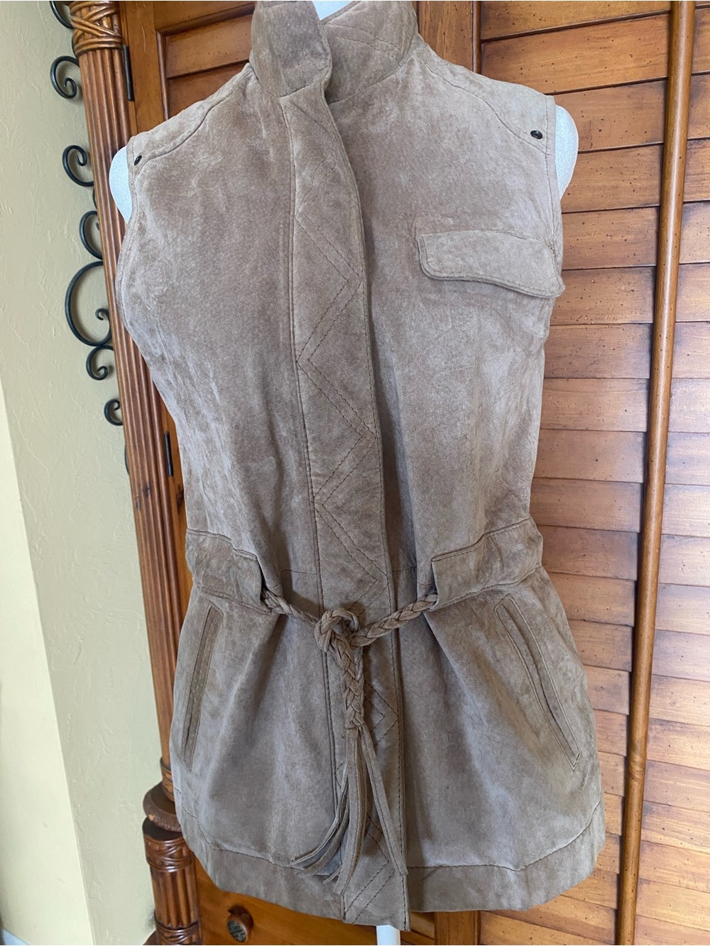 Oleg Cassini Beige, suede tie front vest size 6